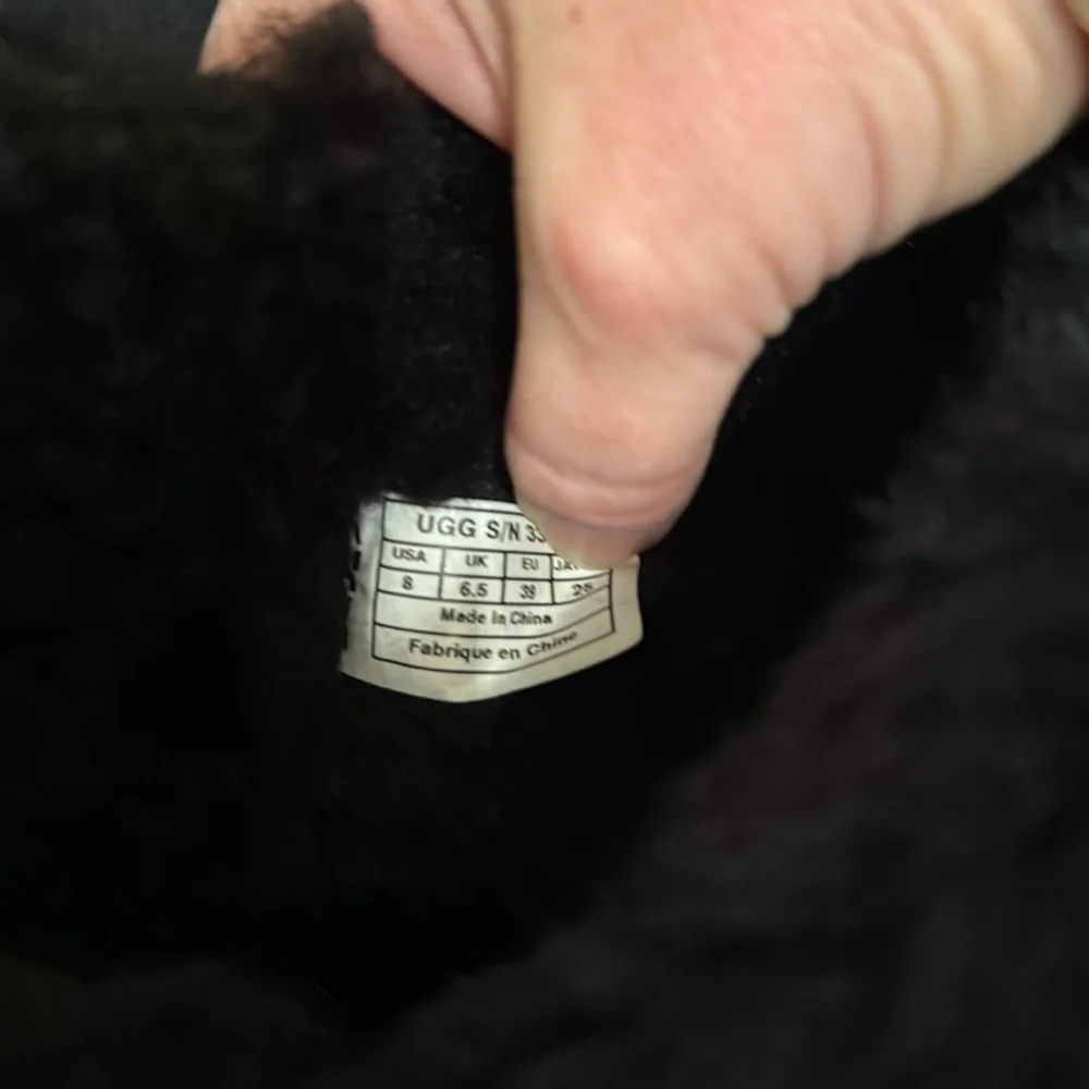 UGG Women’s Bailey Button Bling Size 8 Black - Picture 5 of 5